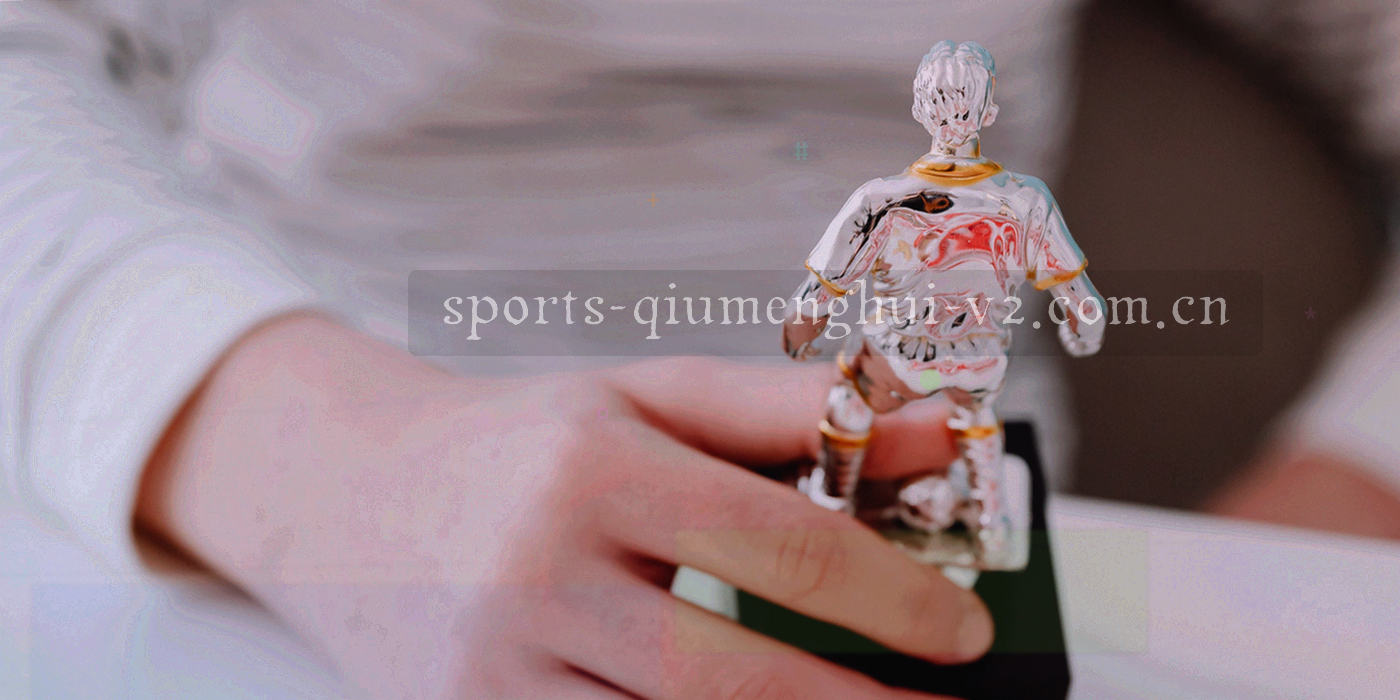 六个版本节点连成的纵向时间轴抽象图，节点以荧光青与熔岩橙标注